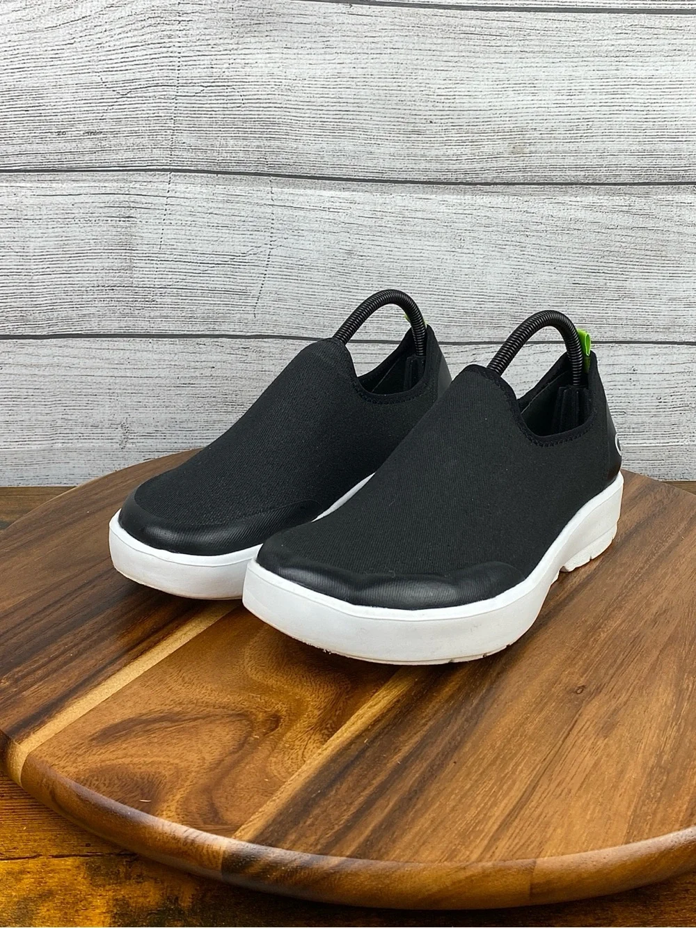 OOFOS OOmg eeZee Low Slip On Black White Recovery Comfort Shoes Women’s Size 9